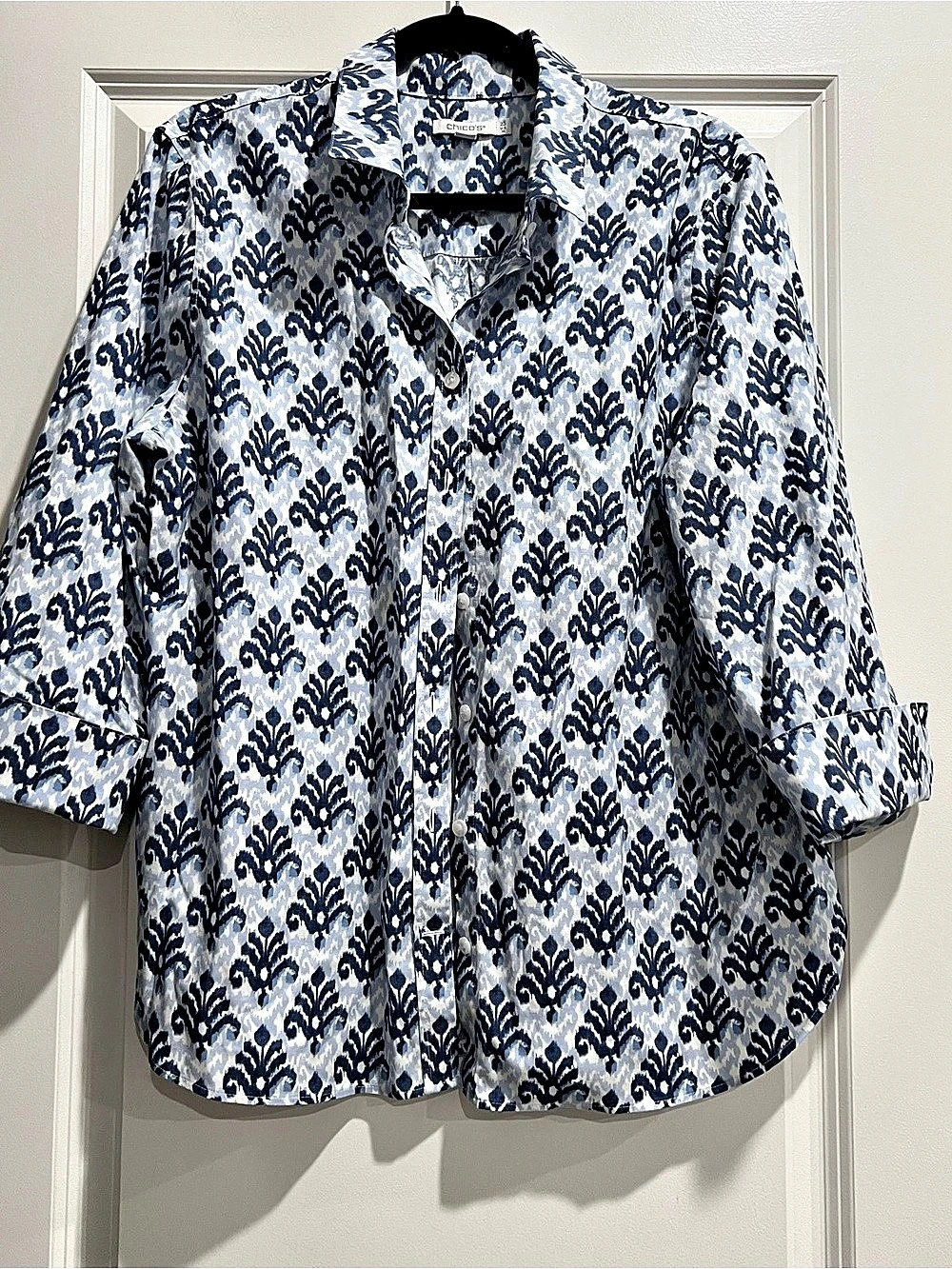 Chico's Floral Button Down Blue & White Size 2.5 (US 14)